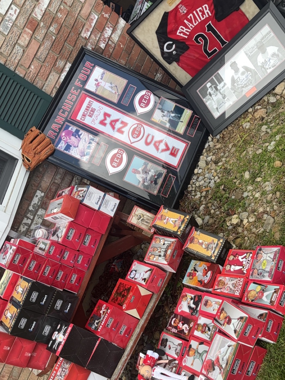 *SUPER FAN SALE* BOBBLEHEADS & FRAMED SIGNED MEMORABILIA WHOLESALE!